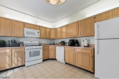 25 Holly St, Jersey City, NJ 07305 - Photo 10