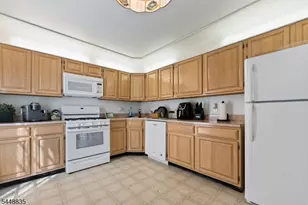 25 Holly St, Jersey City, NJ 07305 - Photo 10