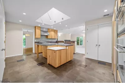 29 Wayside Pl, Montclair, NJ 07042 - Photo 12