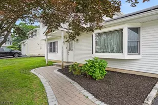 20 Normandy Rd, Mount Olive, NJ 07836 - Photo 2