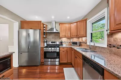 202 Tuttle St, Green Brook Township, NJ 08812 - Photo 12
