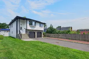 202 Tuttle St, Green Brook Township, NJ 08812 - Photo 2