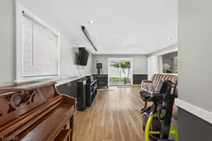 202 Tuttle St, Green Brook Township, NJ 08812 - Photo 18