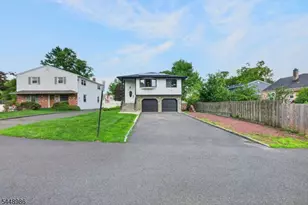 202 Tuttle St, Green Brook Township, NJ 08812 - Photo 4