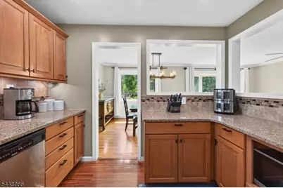 202 Tuttle St, Green Brook Township, NJ 08812 - Photo 10