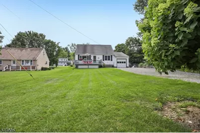 8 Windsor Rd, West Milford, NJ 07480 - Photo 4