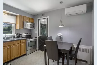 8 Windsor Rd, West Milford, NJ 07480 - Photo 14