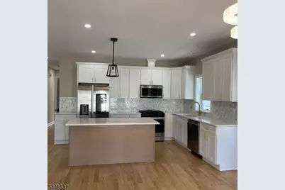 1297 Avy St, Hillside, NJ 07205 - Photo 4