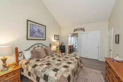 20 Petersburg Ct, Jefferson Township, NJ 07438 - Photo 12