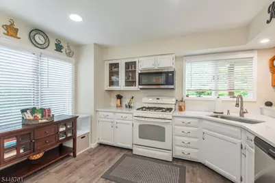 20 Petersburg Ct, Jefferson Township, NJ 07438 - Photo 8