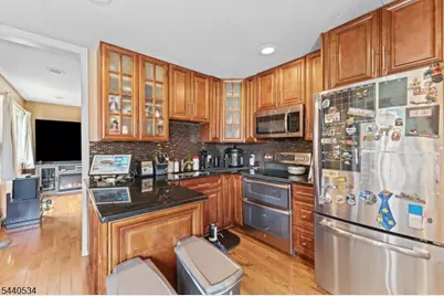 562 Irvington Ave, Elizabeth, NJ 07208 - Photo 10