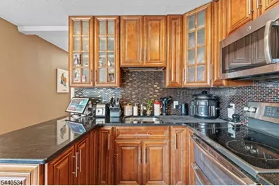 562 Irvington Ave, Elizabeth, NJ 07208 - Photo 8