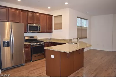 229 Parkview Ln, Rockaway Township, NJ 07866 - Photo 2