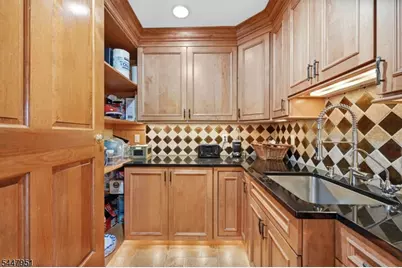 133 Sandra Dr, Parsippany, NJ 07054 - Photo 16