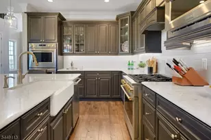 1 Oheka Pl, Morris Township, NJ 07960 - Photo 4