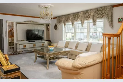 40 Oaktree Ln, Bloomfield, NJ 07003 - Photo 4