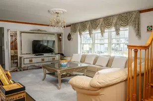 40 Oaktree Ln, Bloomfield, NJ 07003 - Photo 4
