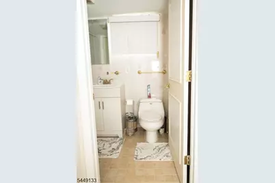 40 Oaktree Ln, Bloomfield, NJ 07003 - Photo 34