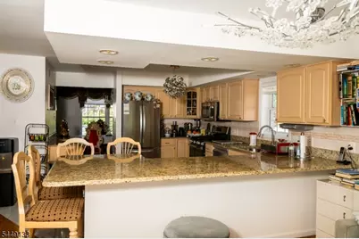 40 Oaktree Ln, Bloomfield, NJ 07003 - Photo 8