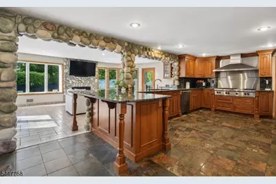 328 Hillside Ave, Livingston, NJ 07039 - Photo 6