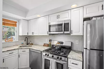 118 Brook Dr, Hackettstown, NJ 07840 - Photo 4