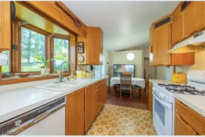 53 Old Wood Rd, Morris Plains, NJ 07950 - Photo 8