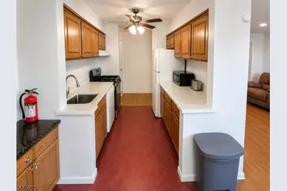 605 Grove St #E4, Clifton, NJ 07013 - Photo 2