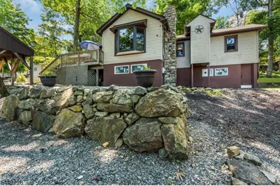 16 Lakeview Rd, Hopatcong, NJ 07843 - Photo 2