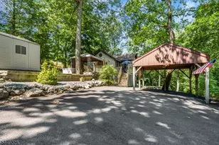 16 Lakeview Rd, Hopatcong, NJ 07843 - Photo 34