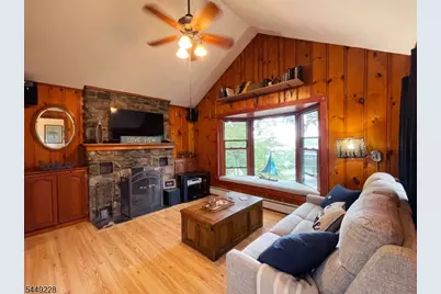 16 Lakeview Rd, Hopatcong, NJ 07843 - Photo 18
