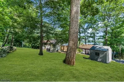 16 Lakeview Rd, Hopatcong, NJ 07843 - Photo 38