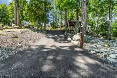 16 Lakeview Rd, Hopatcong, NJ 07843 - Photo 36