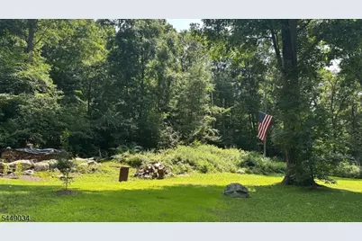 20 Mt Crest Rd, Jefferson Township, NJ 07438 - Photo 2