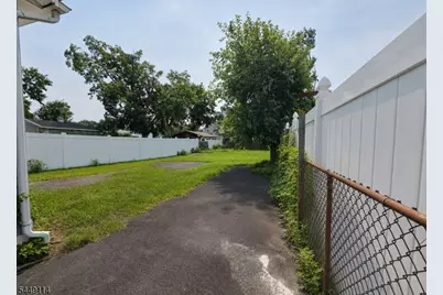 671 W 3rd St, Plainfield, NJ 07060 - Photo 14