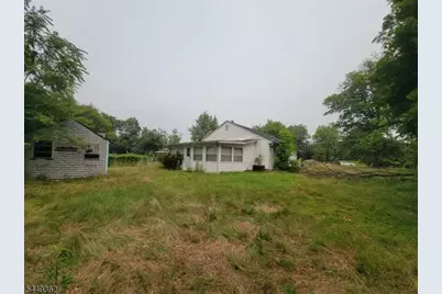 592 Equator Ave, Franklin Township, NJ 08873 - Photo 2