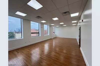 407 39th St, Union City, NJ 07087 - Photo 4