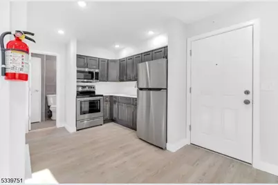 557 S Broad St #C3, Elizabeth, NJ 07202 - Photo 2
