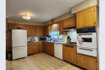 33 Livingston Ave #2, Lyndhurst Township, NJ 07071 - Photo 8