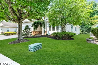 25 Daulton Dr, Franklin Township, NJ 08873 - Photo 4
