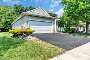 25 Daulton Dr, Franklin Township, NJ 08873 - Photo 4