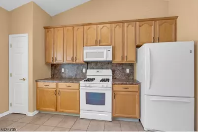 25 Daulton Dr, Franklin Township, NJ 08873 - Photo 16