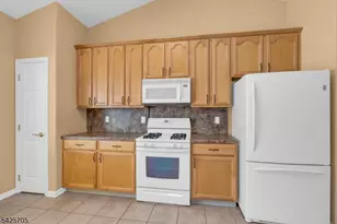 25 Daulton Dr, Franklin Township, NJ 08873 - Photo 16