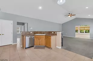 25 Daulton Dr, Franklin Township, NJ 08873 - Photo 18