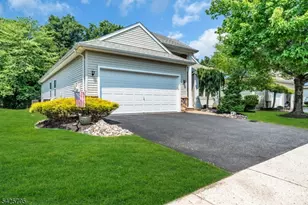 25 Daulton Dr, Franklin Township, NJ 08873 - Photo 6