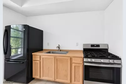 133 N Maple Ave #303, East Orange, NJ 07017 - Photo 4