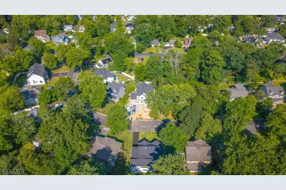 11 Maplewood Dr, Livingston, NJ 07039 - Photo 6