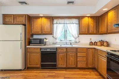 14 Hinchman Ave, Wayne, NJ 07470 - Photo 8