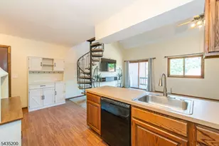 14 Stonehill Dr, Vernon, NJ 07462 - Photo 16
