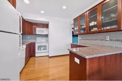 68 Overlook Dr, Union Township, NJ 08809 - Photo 8