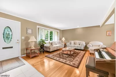 536 Fairway Dr, Union Township, NJ 07083 - Photo 4
